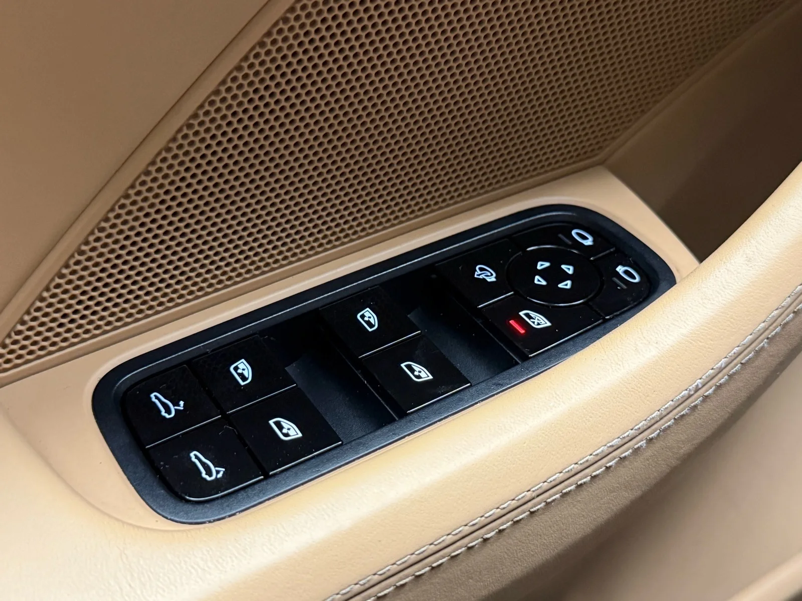 Used 2018 Black (a1) Porsche 4 image 20