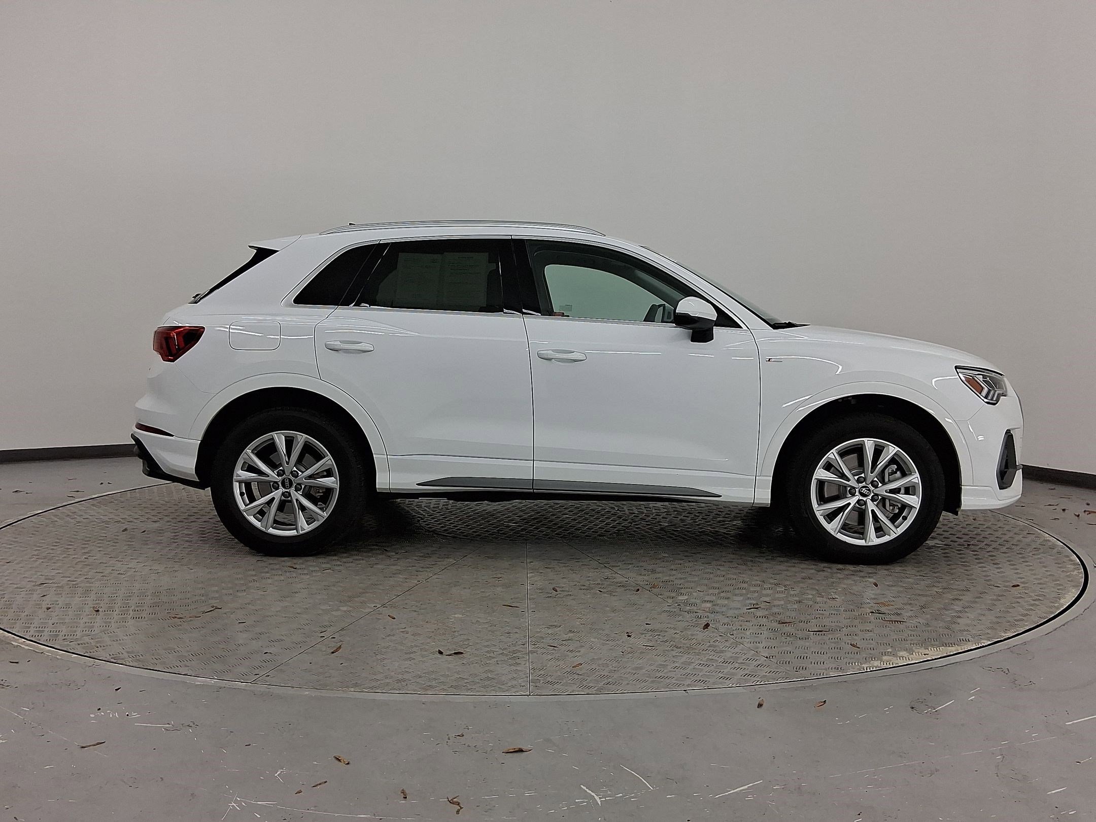 2025 Audi Q3 S line Premium photo 3