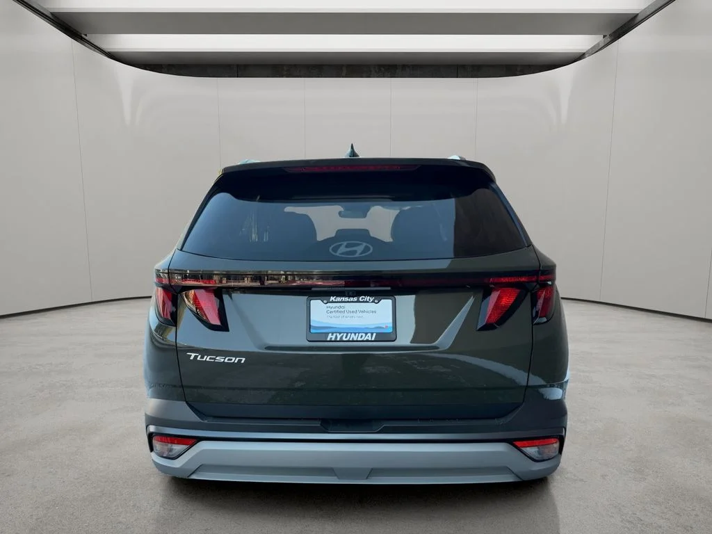 Used 2025 Rockwood Green Hyundai SEL image 4