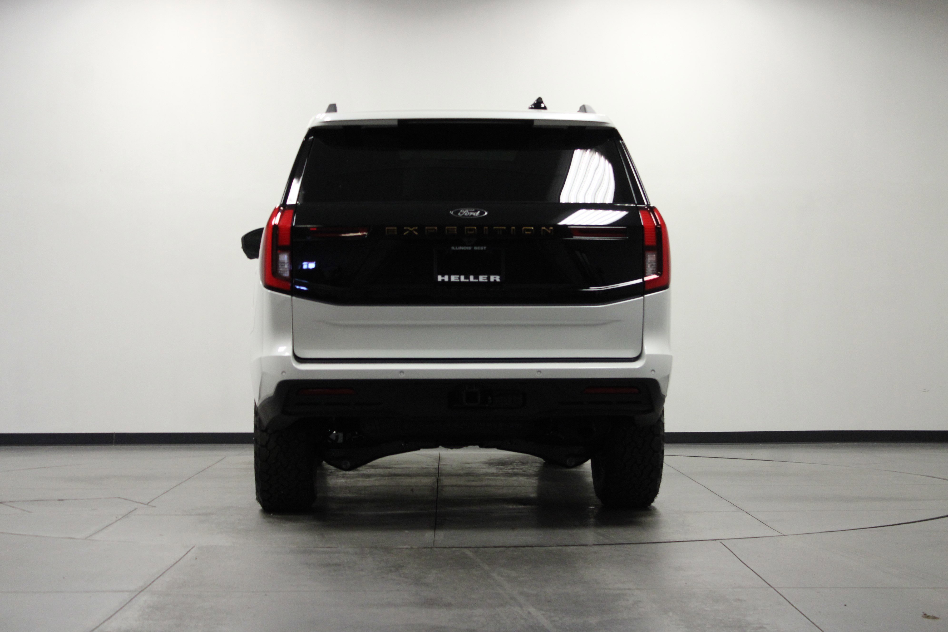 New 2026 Star White Metallic Tri-Coat Ford Tremor image 5