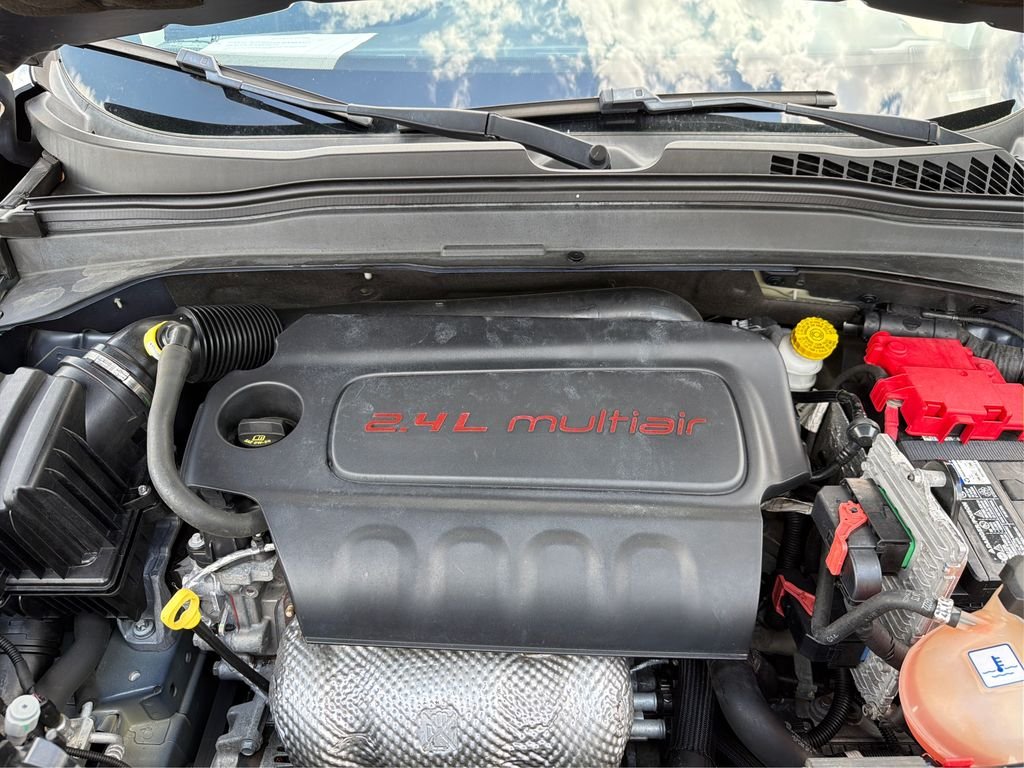 Used 2020 Slate Blue Pearlcoat Jeep Latitude image 12