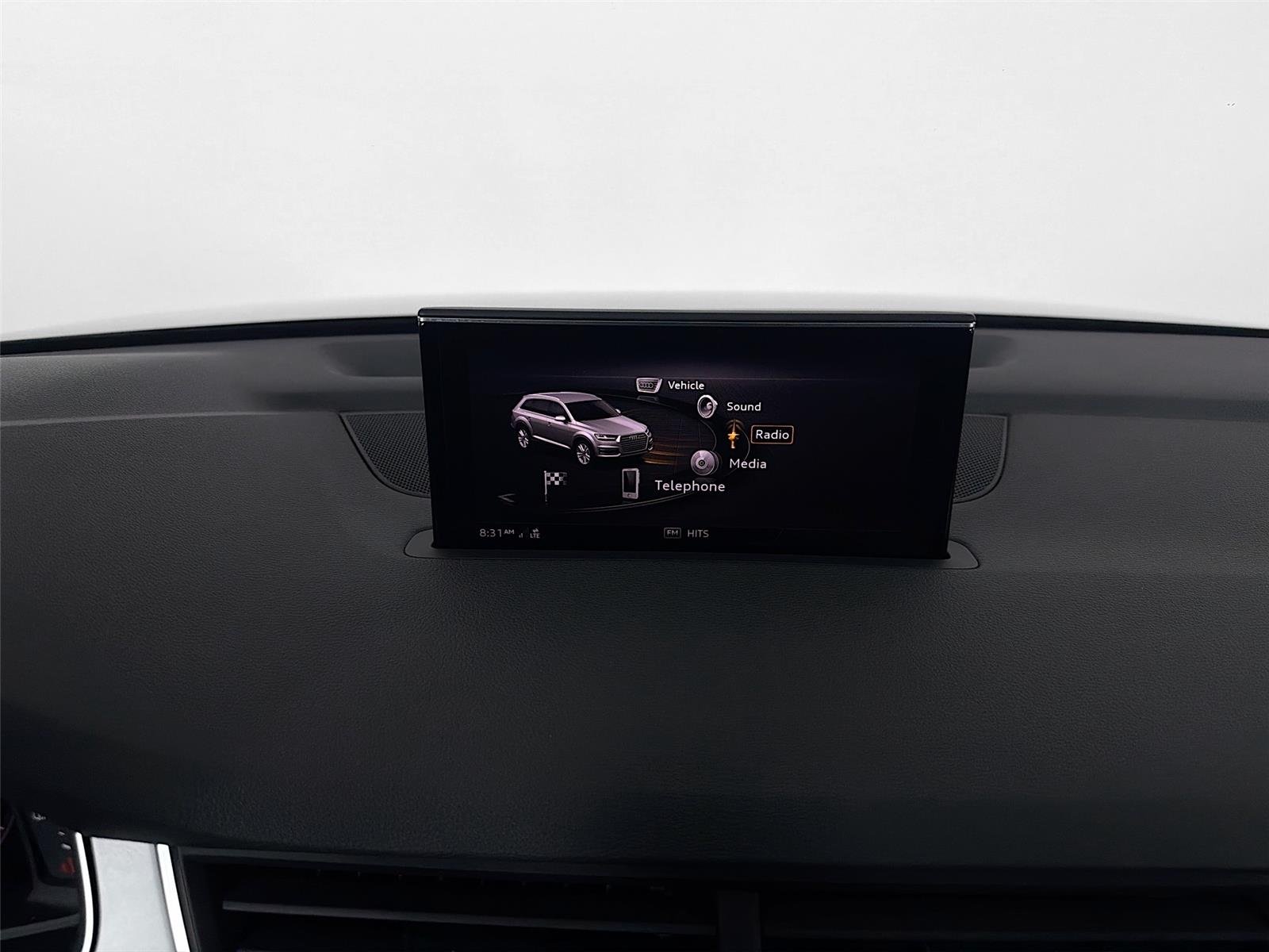 Used 2018  AUDI  image 17