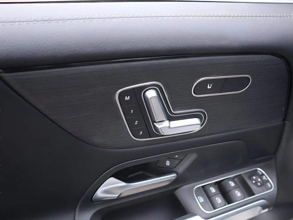 New 2026 Mountain Grey Metallic Mercedes-Benz GLB 250 image 24