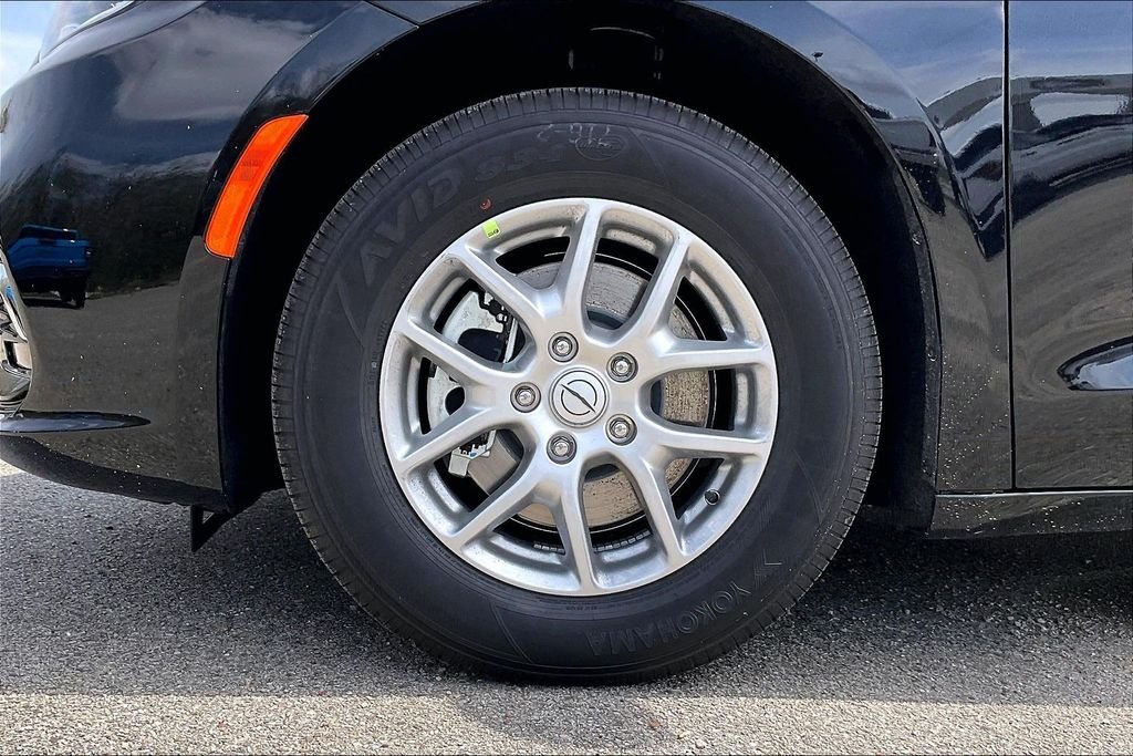 New 2026 Chrysler Pacifica Select 4D Passenger Van