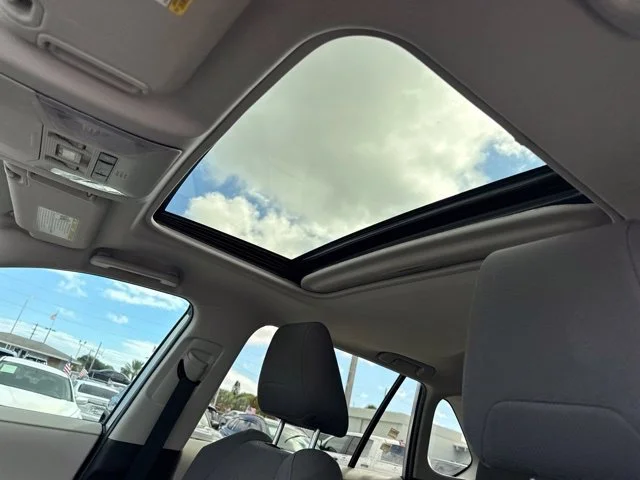 Used 2020 Silver Toyota XLE image 3