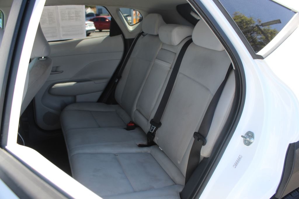 Used 2024 White Hyundai SEL image 14