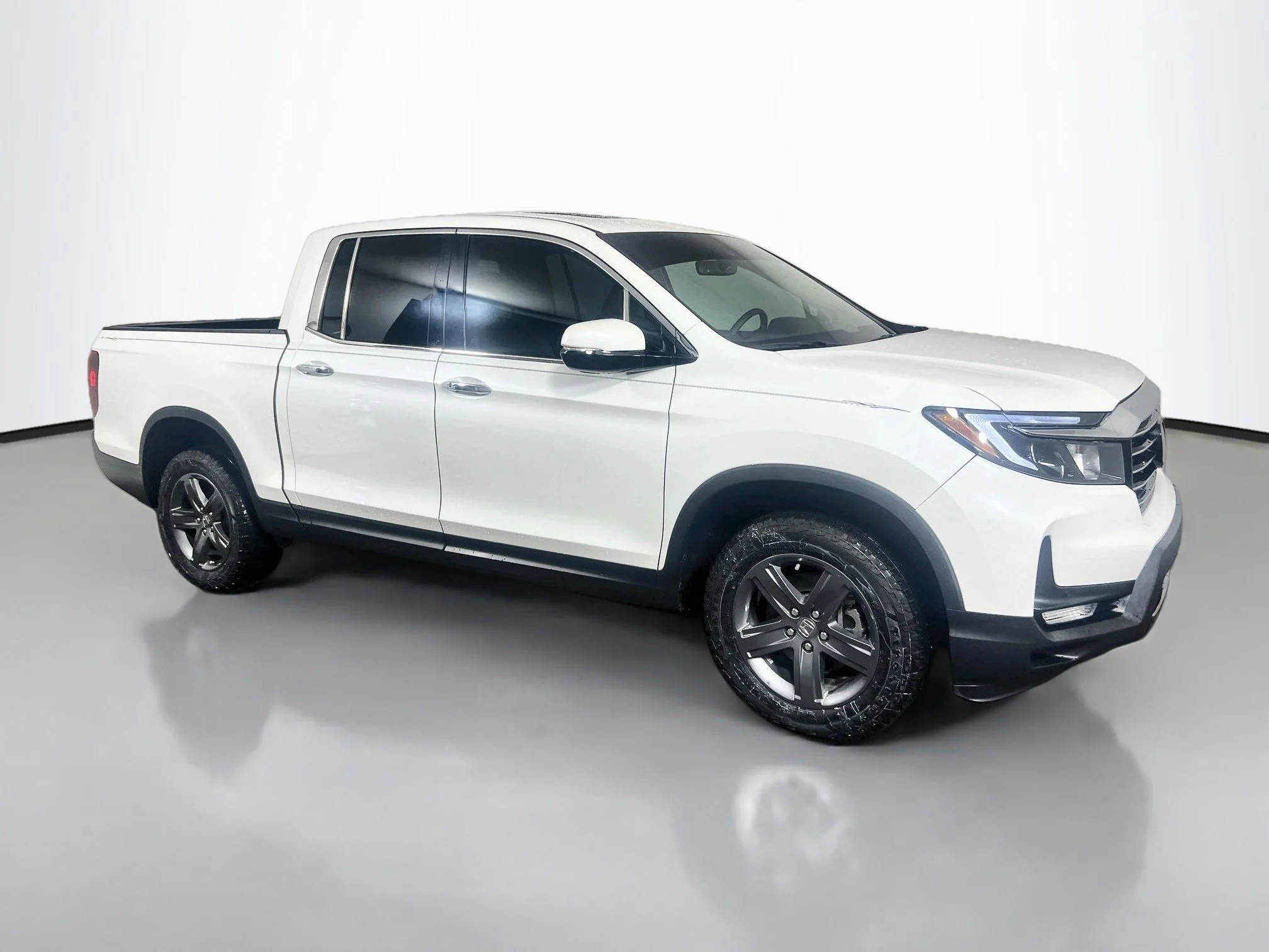 Certified Used 2022 Platinum White Pearl Honda AWD RTL-E image 26