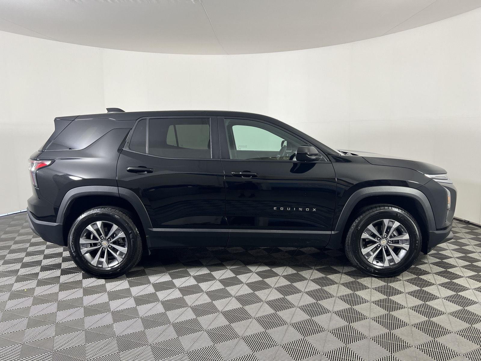 Used 2026 Mosaic Black Metallic Chevrolet AWD LT image 9