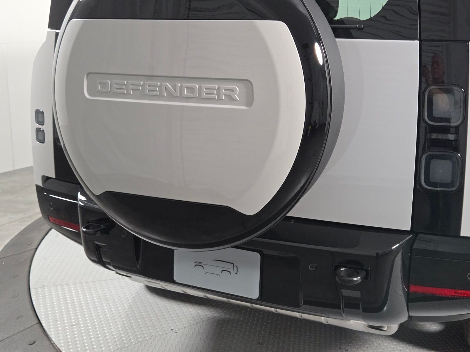 2026 Land Rover Defender X-Dynamic SE - Photo 7