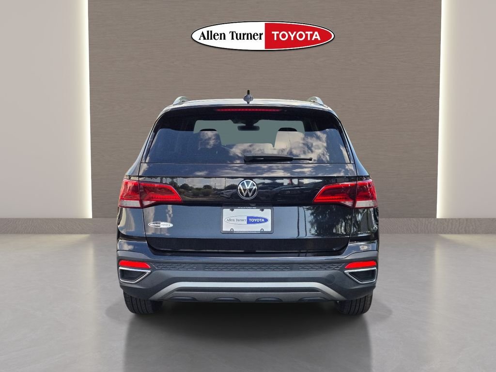 Used 2023 Black Volkswagen 1.5T SE image 8