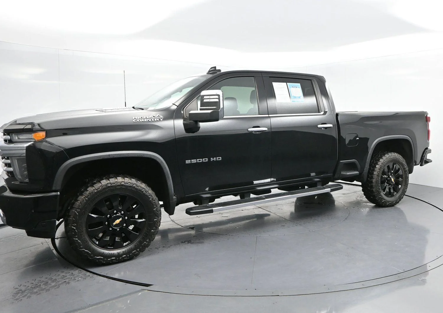 Used 2021 Black Chevrolet High Country image 4