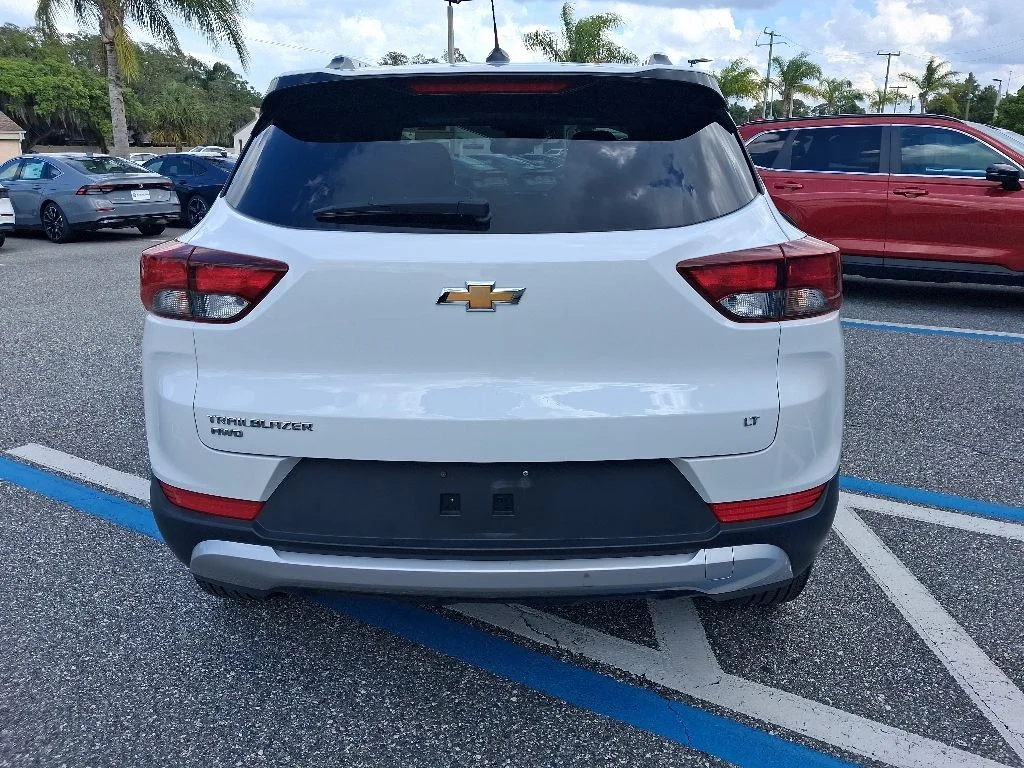Used 2025 White Chevrolet LT image 6
