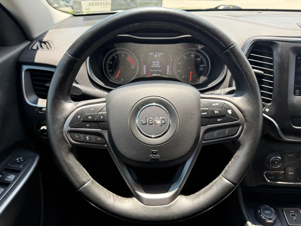 Used 2019 Silver Jeep Latitude Plus image 9