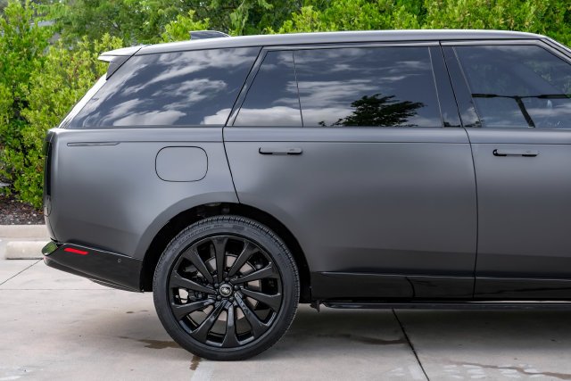 Used 2025 Gray Land Rover Autobiography image 9