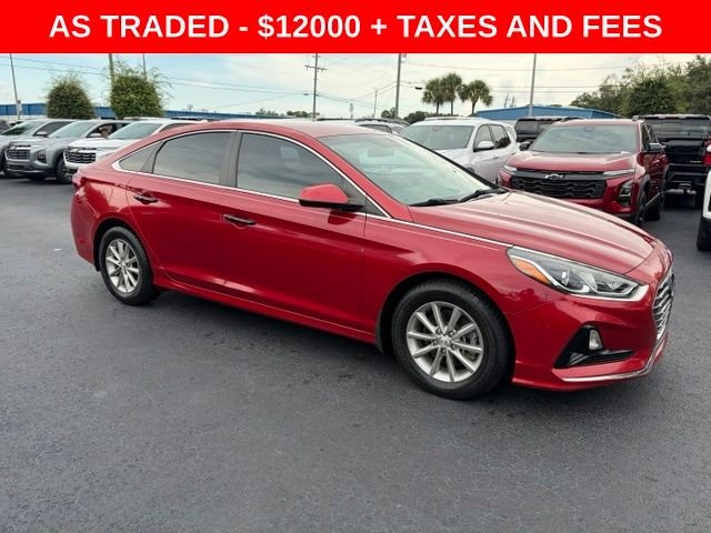 Used 2019 Red Hyundai SE image 1
