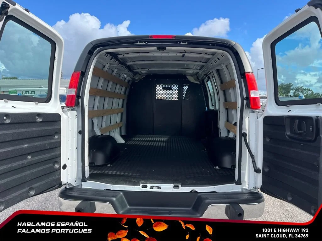 Used 2025 Summit White GMC Work Van image 11