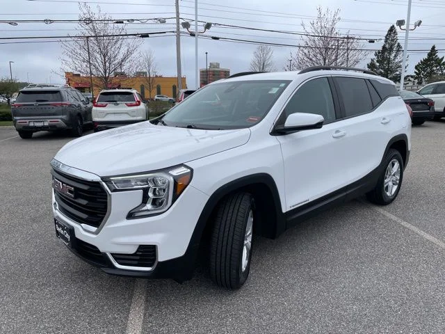 Used 2022 Summit White GMC SLE image 3