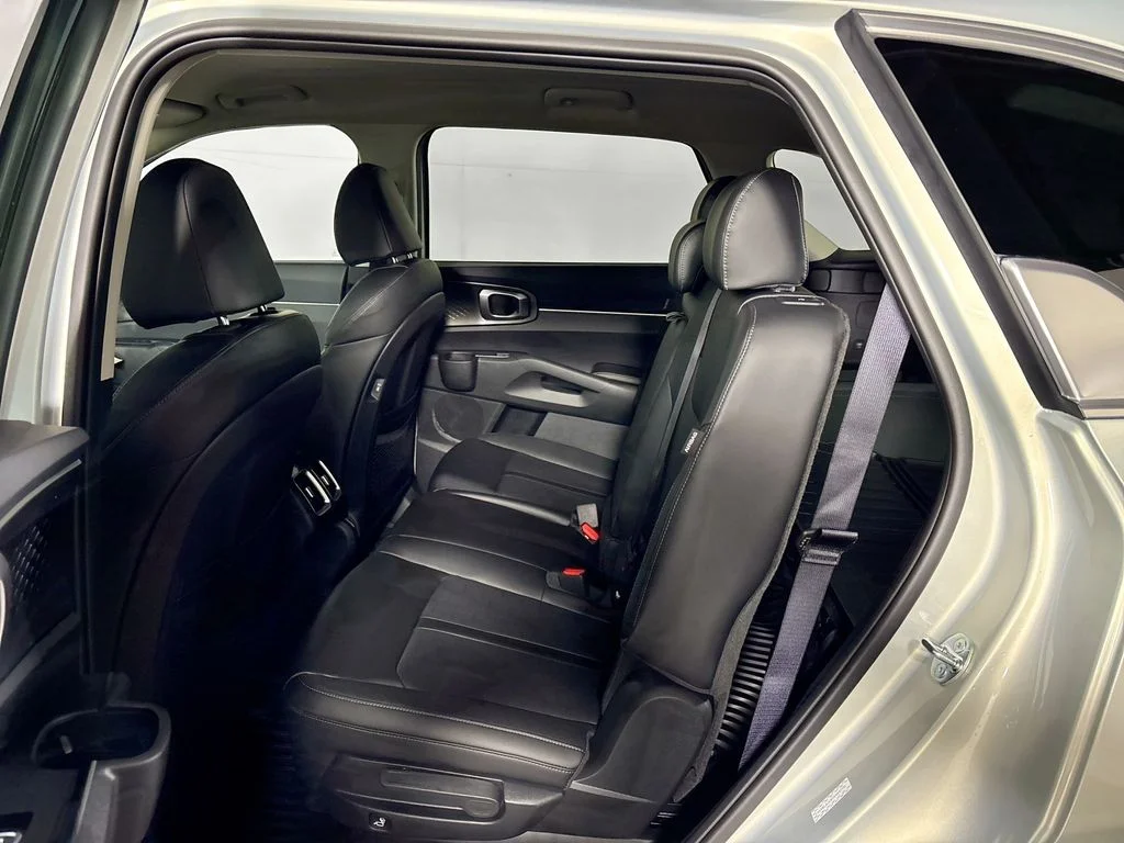 New 2026 Ivory Silver Kia S image 19