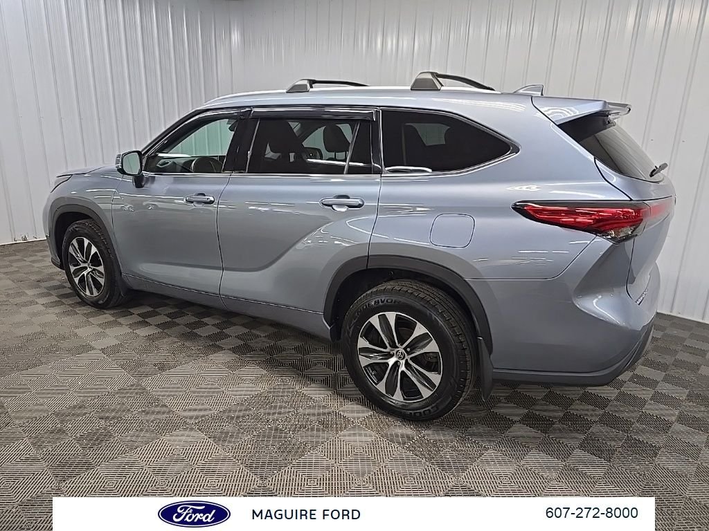 Used 2022 Moon Dust Toyota XLE image 5