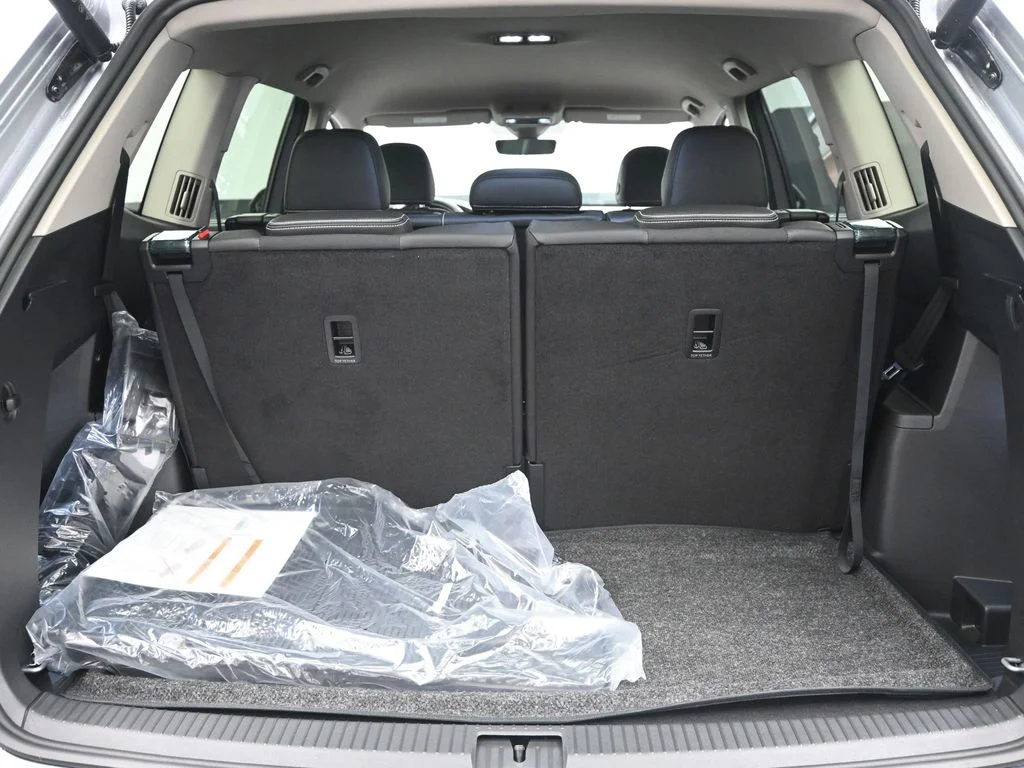 2026 Volkswagen Atlas SE w/Tech - Photo 14