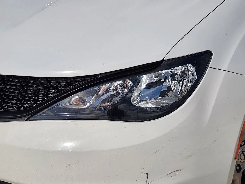 Used 2023 Bright White Clearcoat Chrysler LX image 11