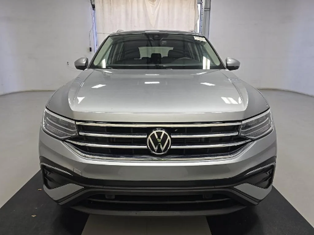 Used 2023 Silver Metallic Volkswagen 2.0T SE image 3