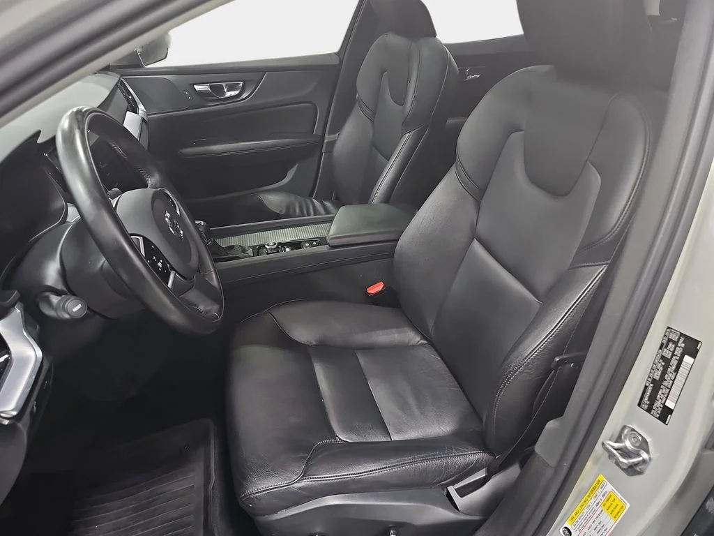 Used 2019 Beige Volvo T5 Momentum image 17