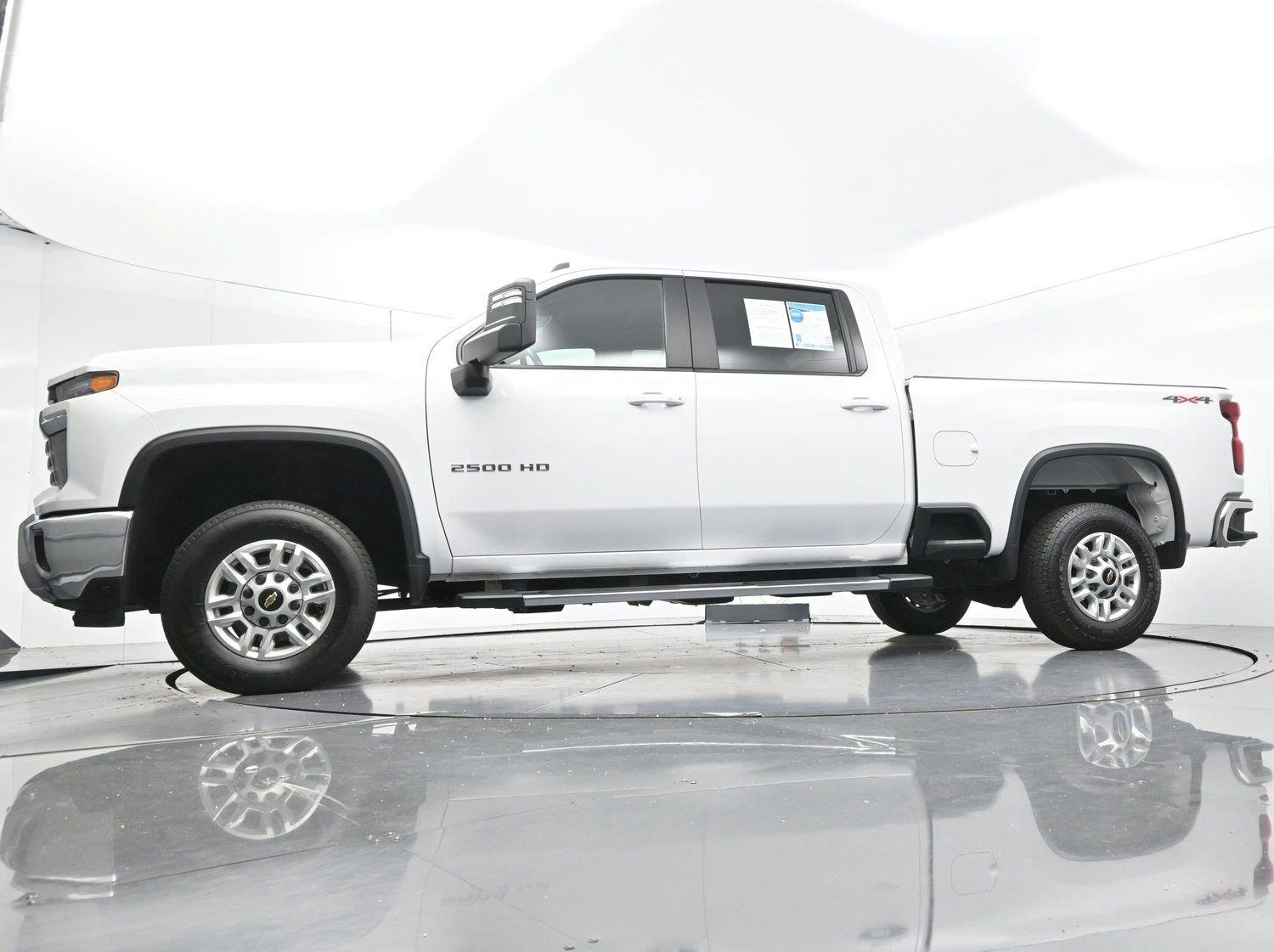 Used 2025 Summit White Chevrolet LT image 48