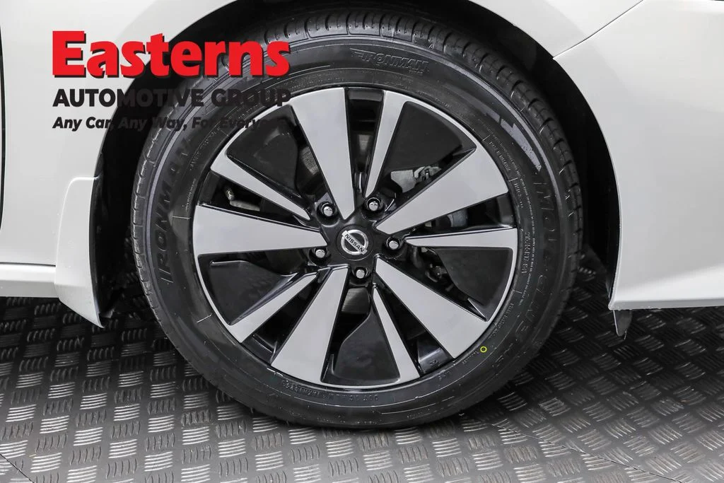 Used 2022 White Nissan 2.5 SV image 30
