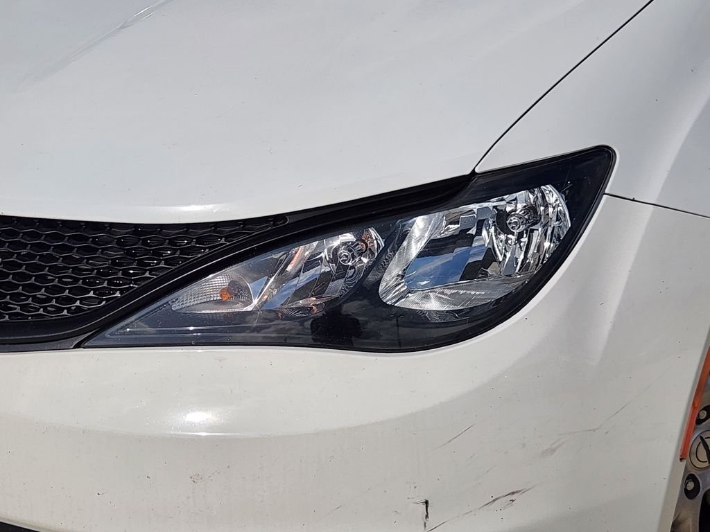 Used 2023 Bright White Clearcoat Chrysler LX image 11