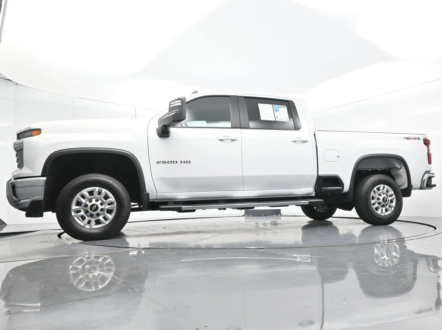 Used 2025 Summit White Chevrolet LT image 48