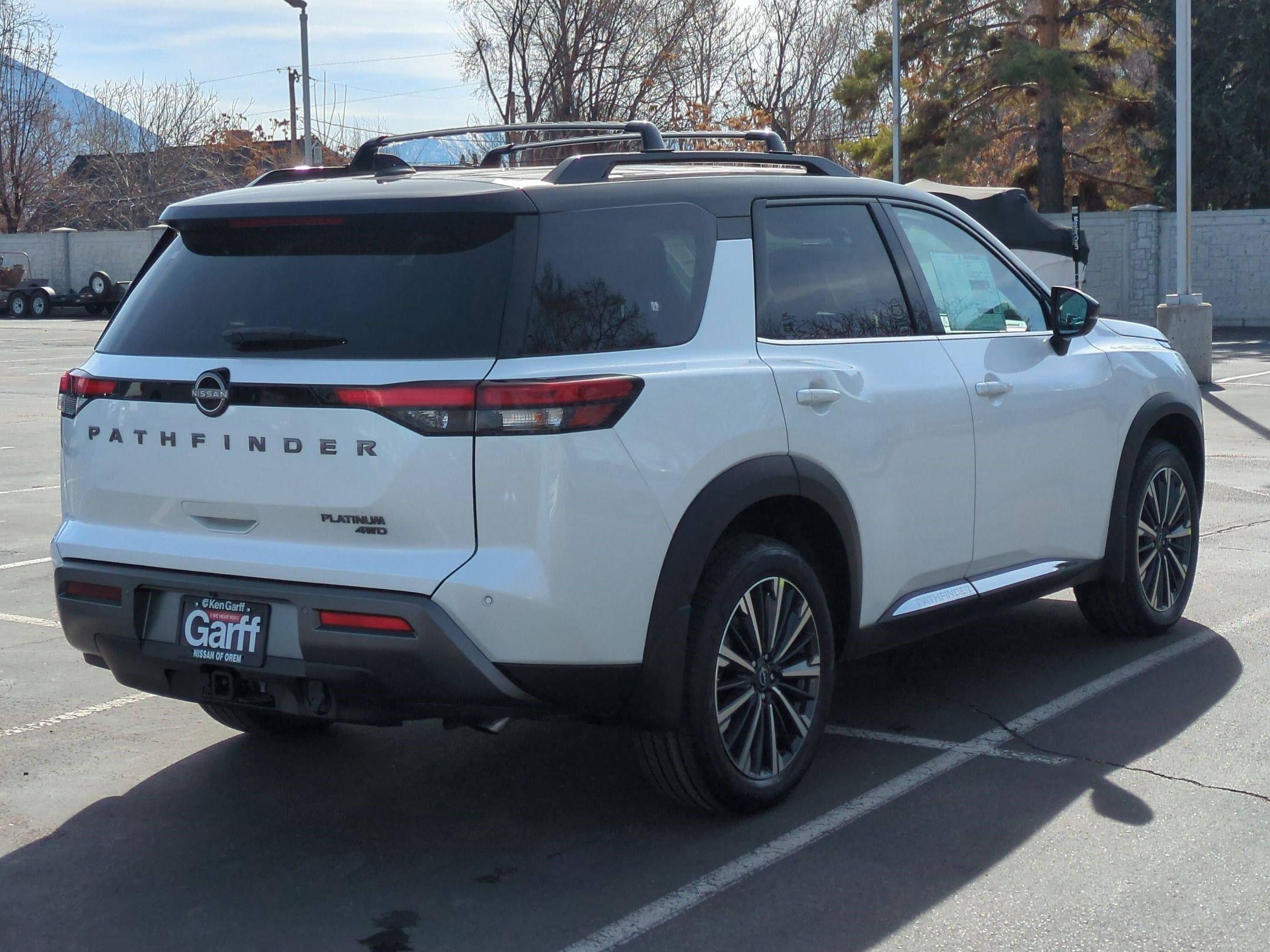 New 2026 Everest White Pearl TriCoat / Super Black Two-tone Nissan Platinum image 3