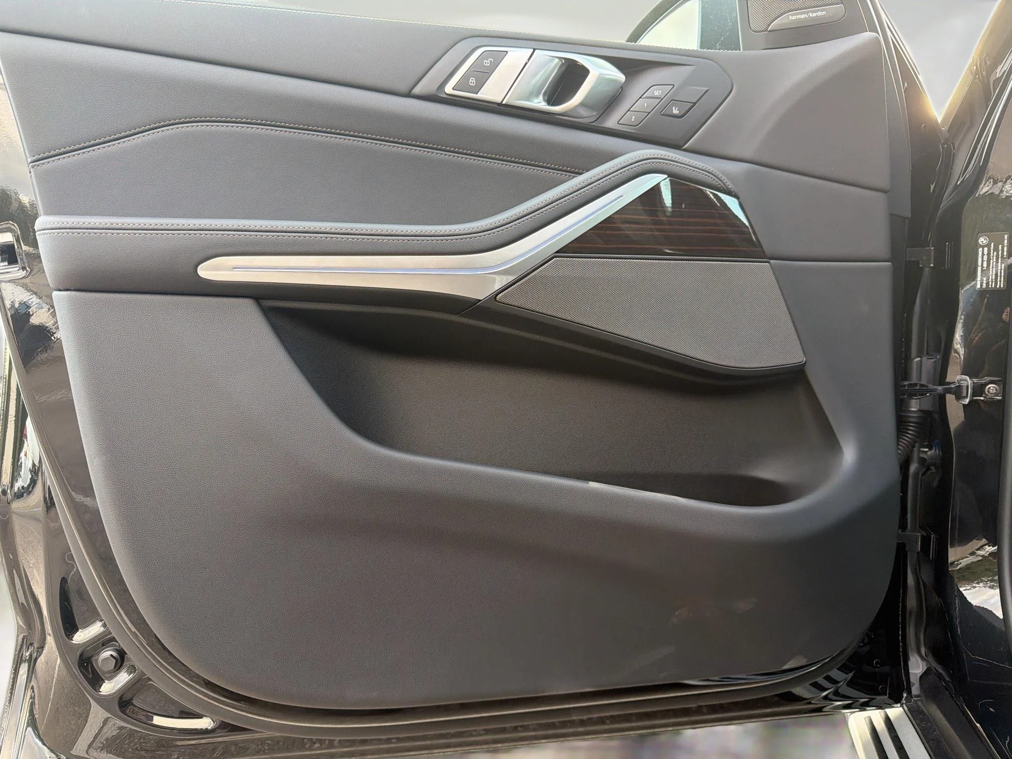 New 2026 Black Sapphire Metallic BMW xDrive50e image 22