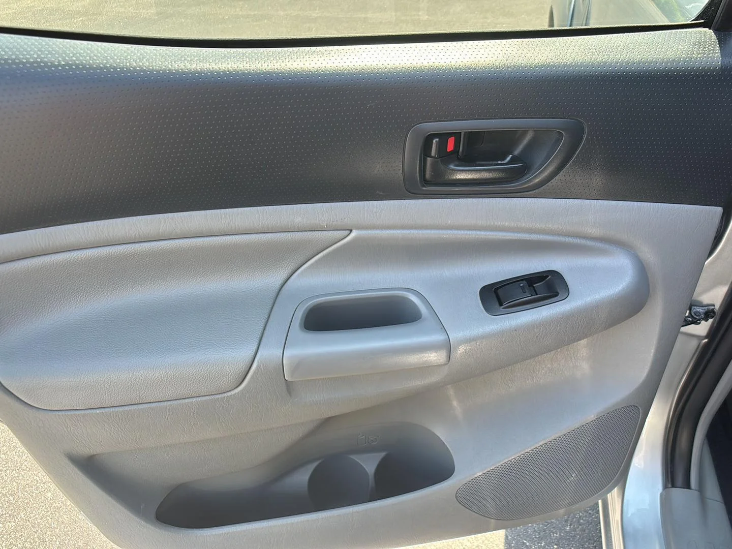Used 2014 Silver Sky Metallic Toyota  image 26
