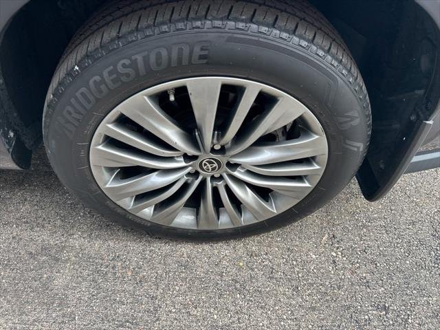 Certified Used 2021 MAGNETIC GRAY MET. Toyota  image 16