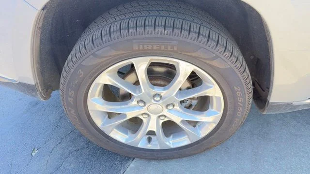 Used 2021 Silver Jeep Summit image 11