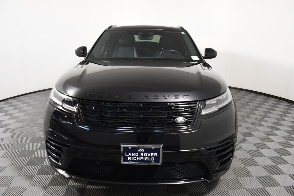 Used 2025 Santorini Black Metallic Land Rover Dynamic SE image 10