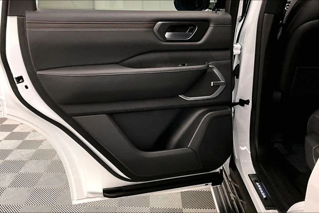 New 2026 Everest White Pearl Tricoat Nissan Platinum Reserve image 36