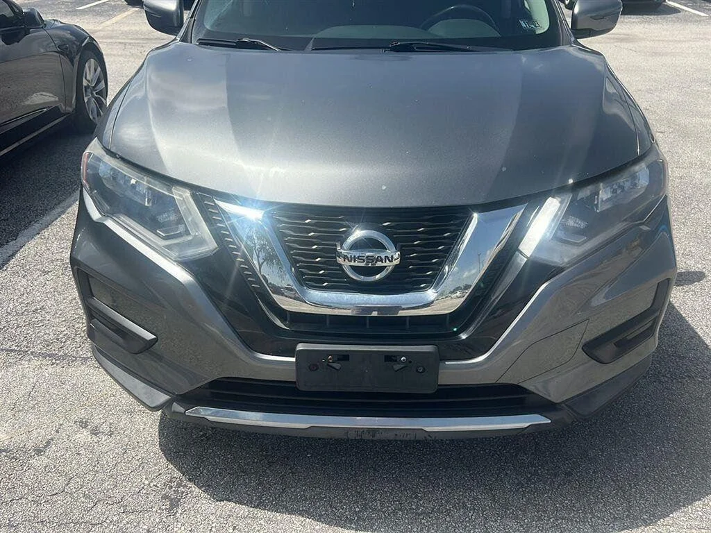Used 2017 Gun Metallic Nissan SV image 4
