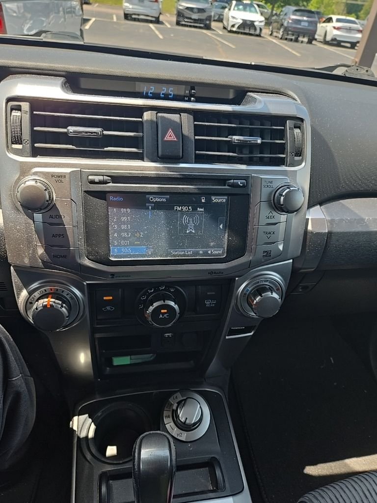 Used 2015 Silver Toyota SR5 image 9