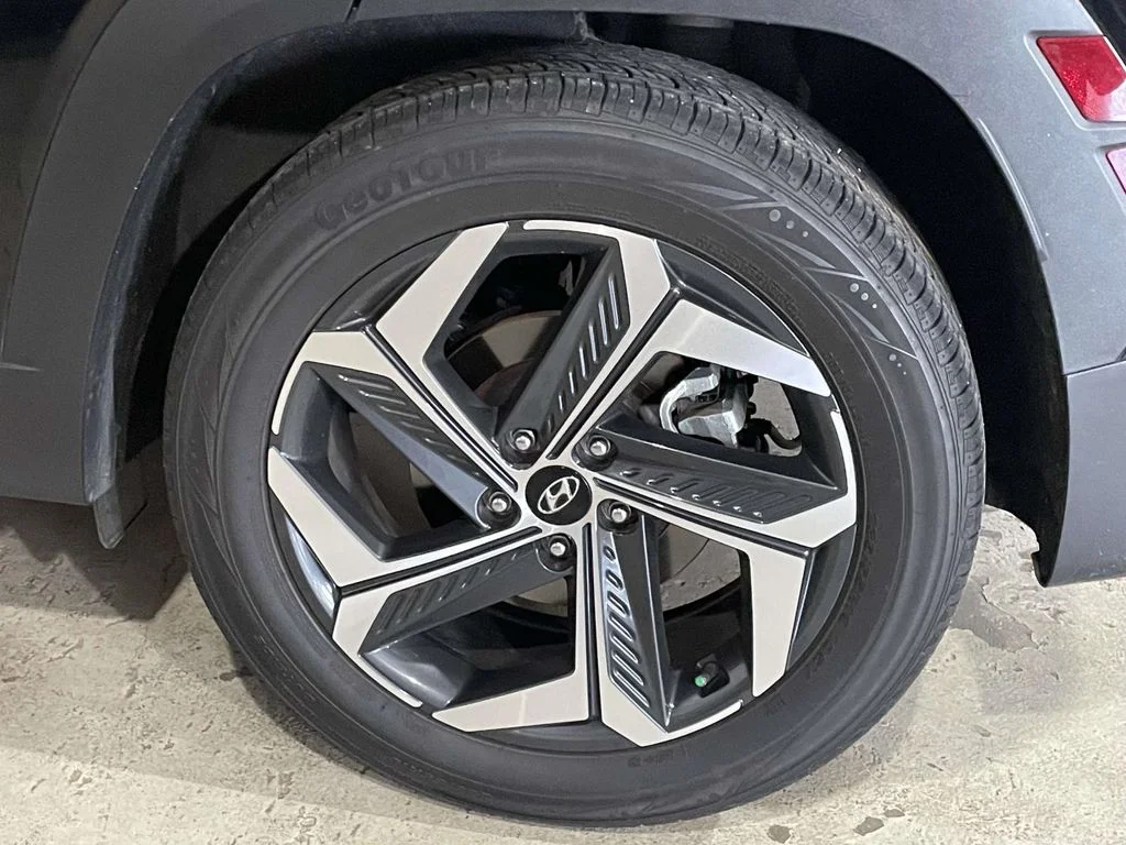 Used 2022 Black Hyundai SEL image 6