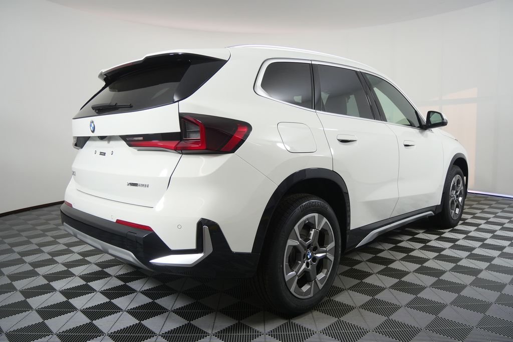 Used 2026 Alpine White BMW xDrive28i image 3