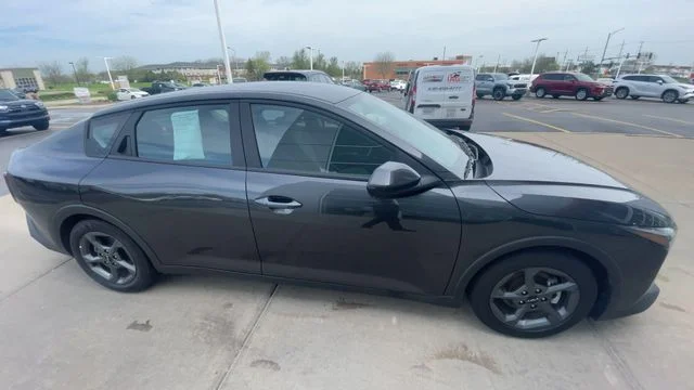 2025 Kia K4 LXS - Photo 3