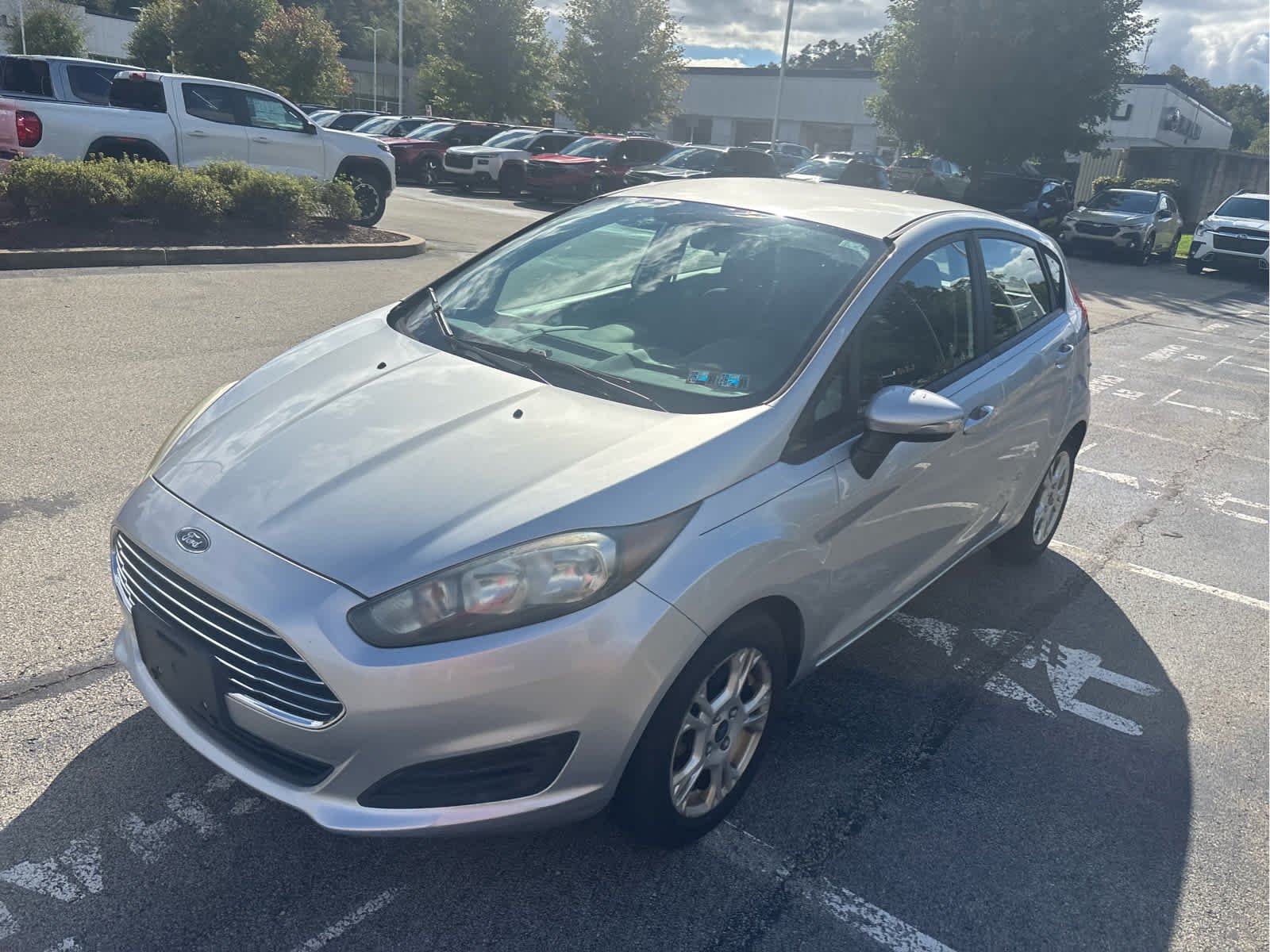 Used 2015 Ingot Silver Ford SE image 3