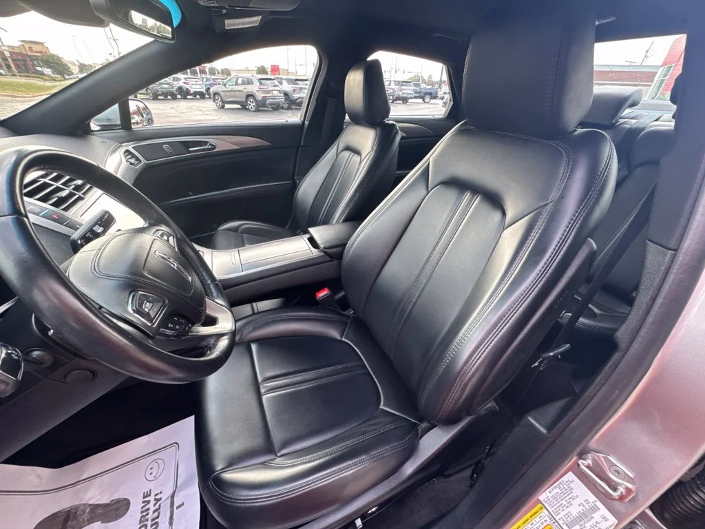 Used 2020 Silver Lincoln Standard image 6