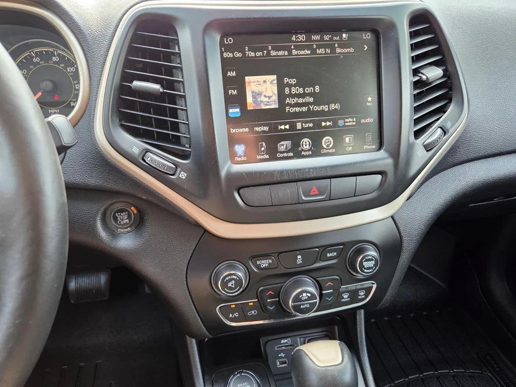Used 2014 Black Jeep Limited image 27