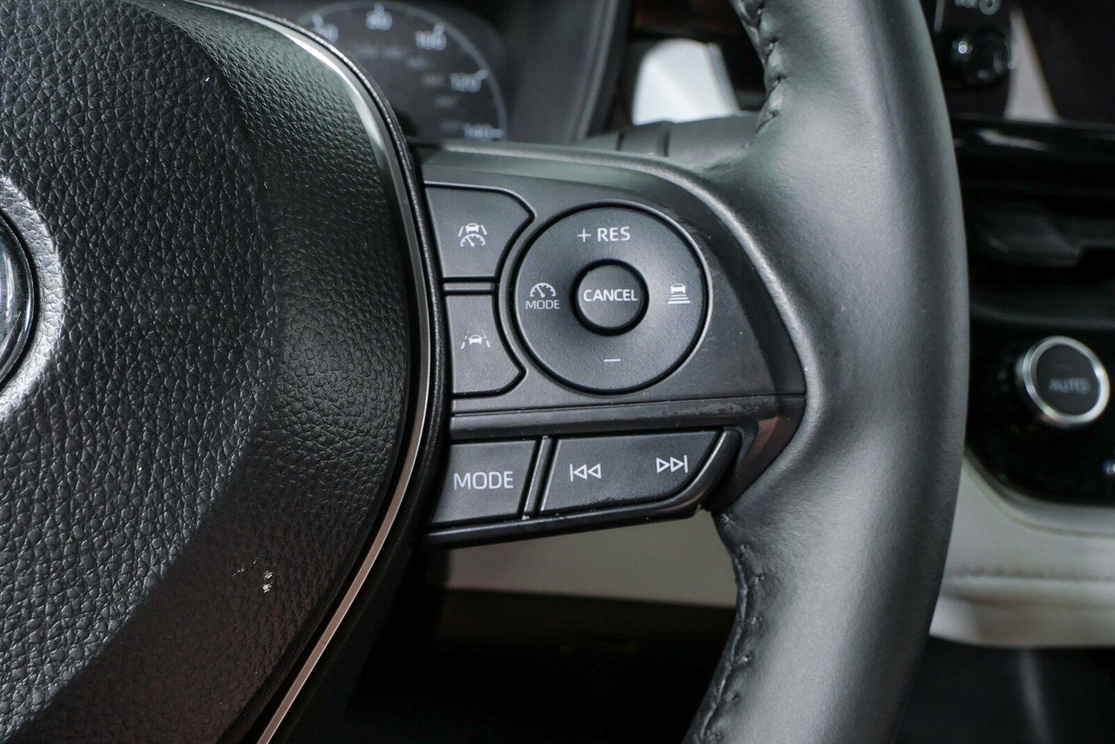2025 Toyota Corolla SE - Photo 11