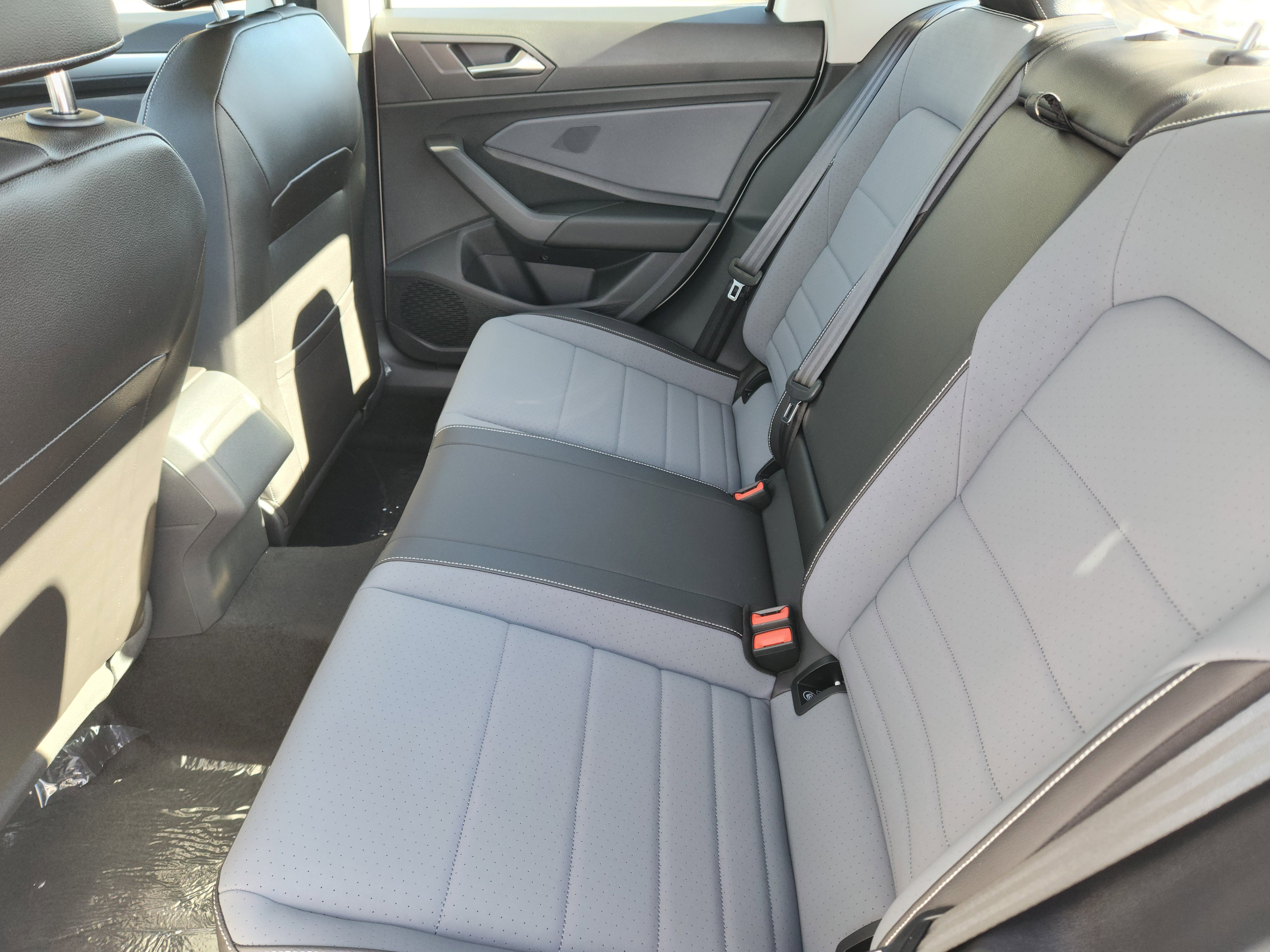 2025 Volkswagen Jetta SE - Photo 11