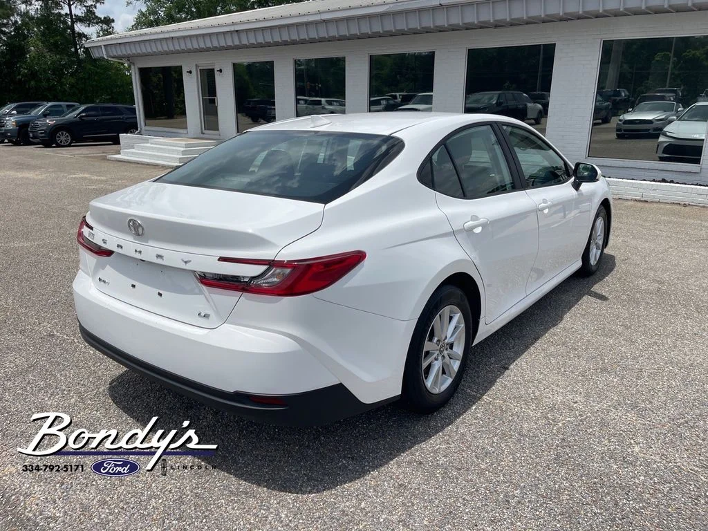 2025 Toyota Camry LE - Photo 15