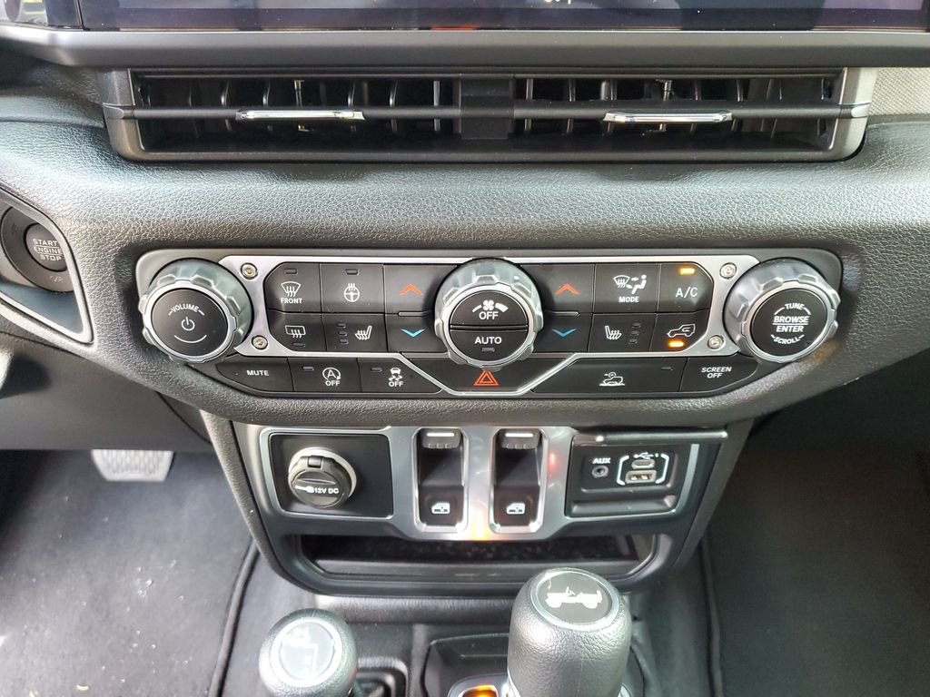 Used 2025 White Jeep Sport S image 27